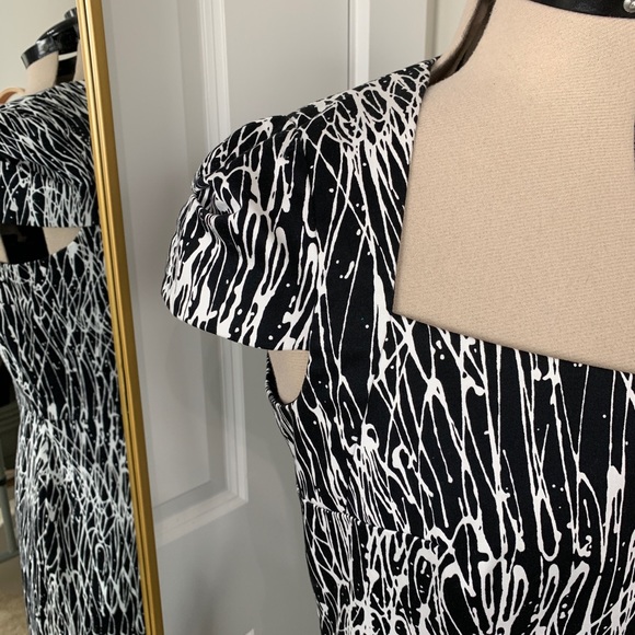 David Meister sheath dress with pleated cap sleeve - Picture 3 of 8